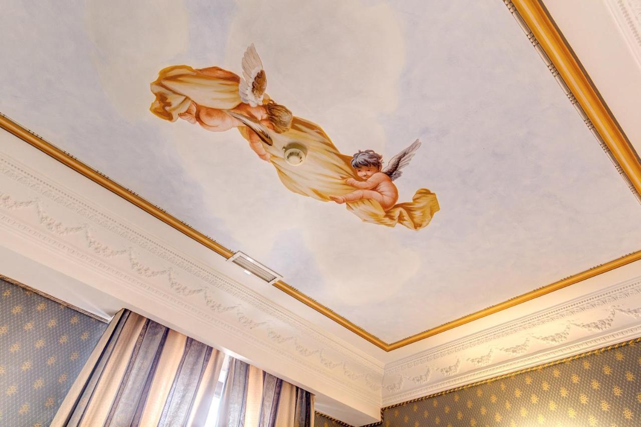 Hotel La Lumiere Di Piazza Di Spagna Rome Exterior photo