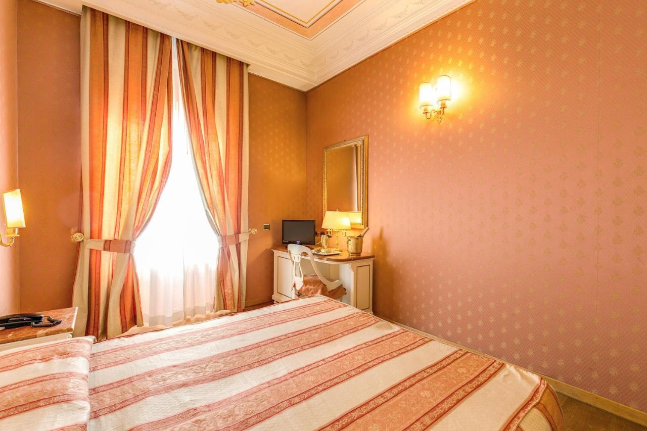 Hotel La Lumiere Di Piazza Di Spagna Rome Exterior photo