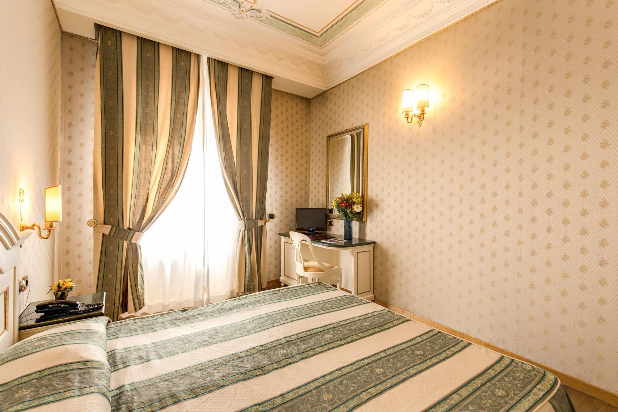 Hotel La Lumiere Di Piazza Di Spagna Rome Exterior photo
