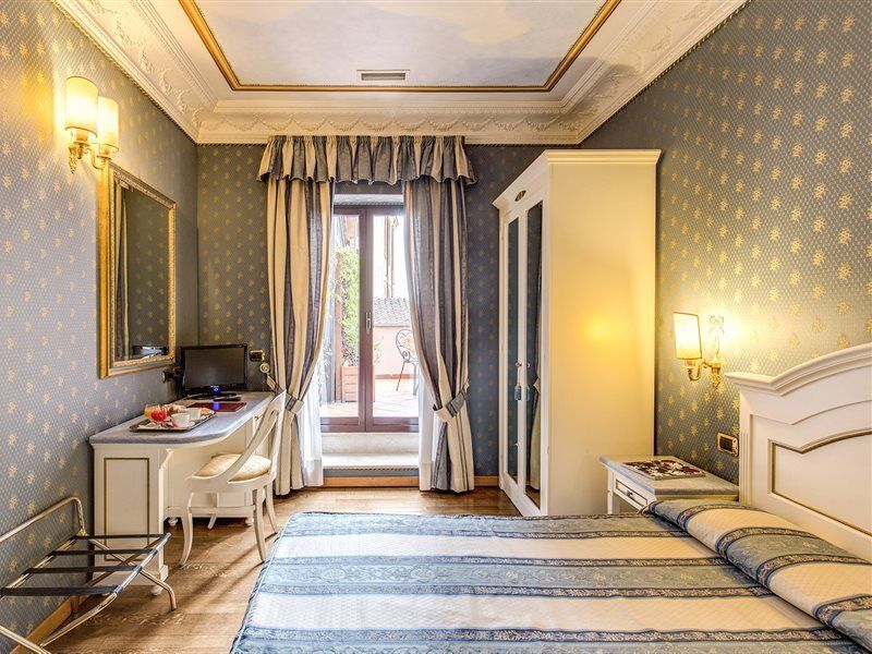 Hotel La Lumiere Di Piazza Di Spagna Rome Exterior photo