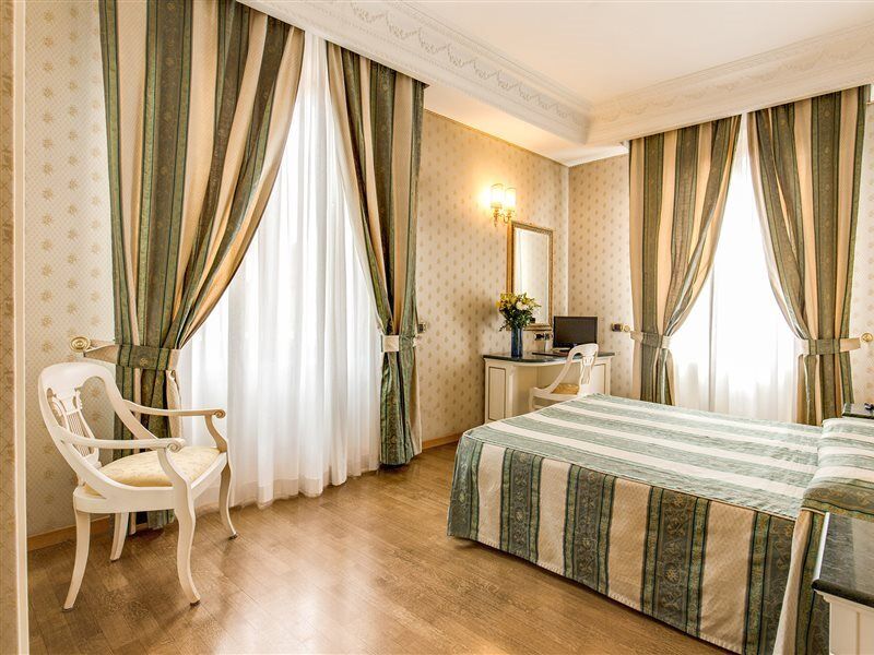 Hotel La Lumiere Di Piazza Di Spagna Rome Exterior photo